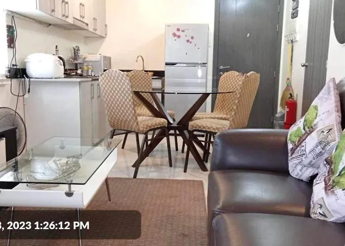 The Scenic: Comfortable Living By Awsom Phil * Manila