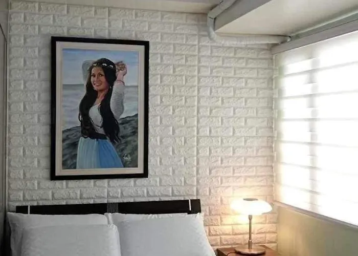 The Scenic: Comfortable Living By Awsom Phil * Manila